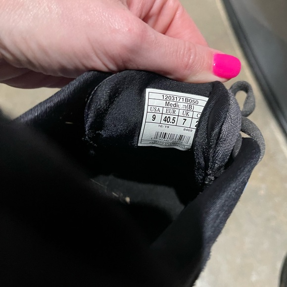 Brooks Glycerin 18 size 9, worn 5 times - Picture 2 of 7